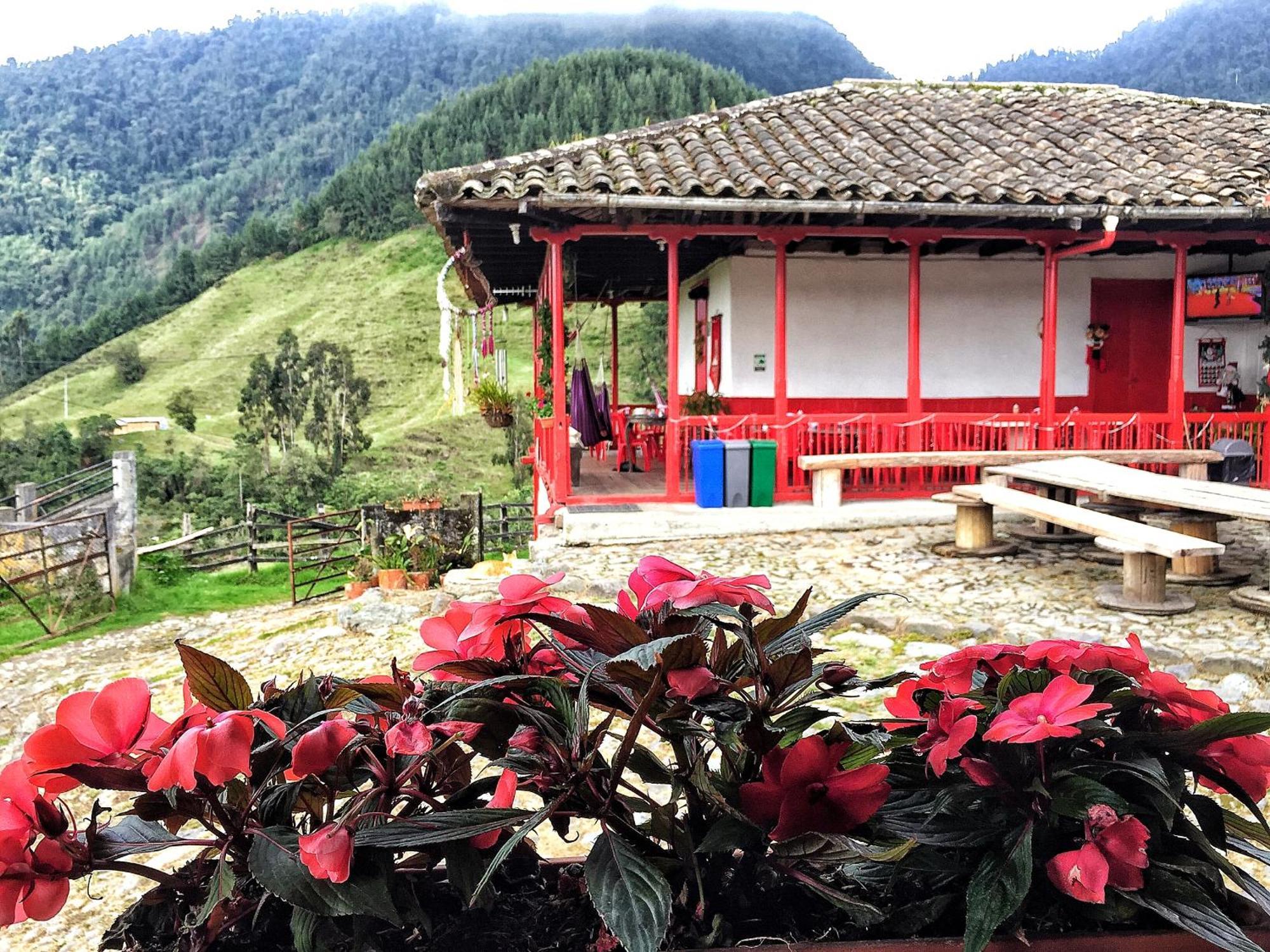 Hostal La Laguna Villamaría Exterior foto