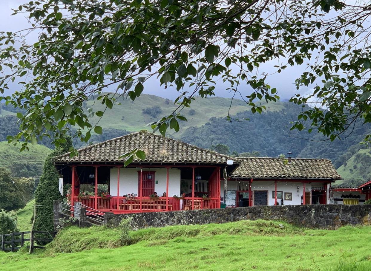 Hostal La Laguna Villamaría Exterior foto